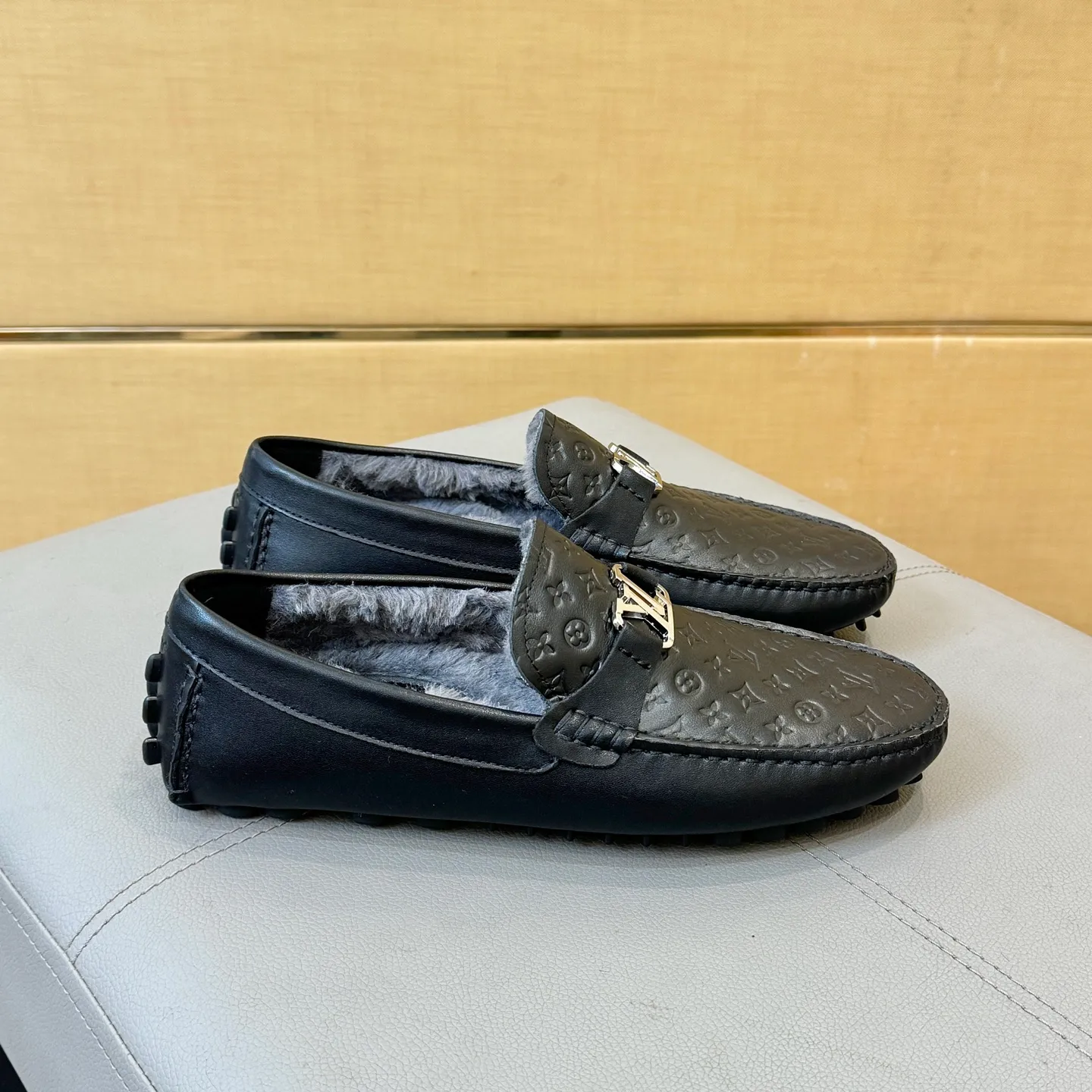 Factory price: 460💰 [LV] Autumn and winter style fur integrated 2025 men's beanie shoes (market top version) first layer cowhide ➕ real wool lining original packaging. Size: 38-45